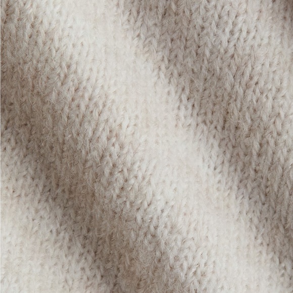 H&M NWT Women's Cream Turtleneck Sweater - Picture 5 of 8